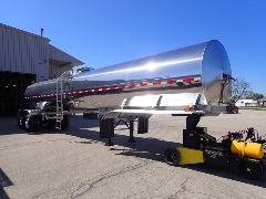 Right front corner view of Wabash bolster-style 3A sanitary tank for bulk liquid transport